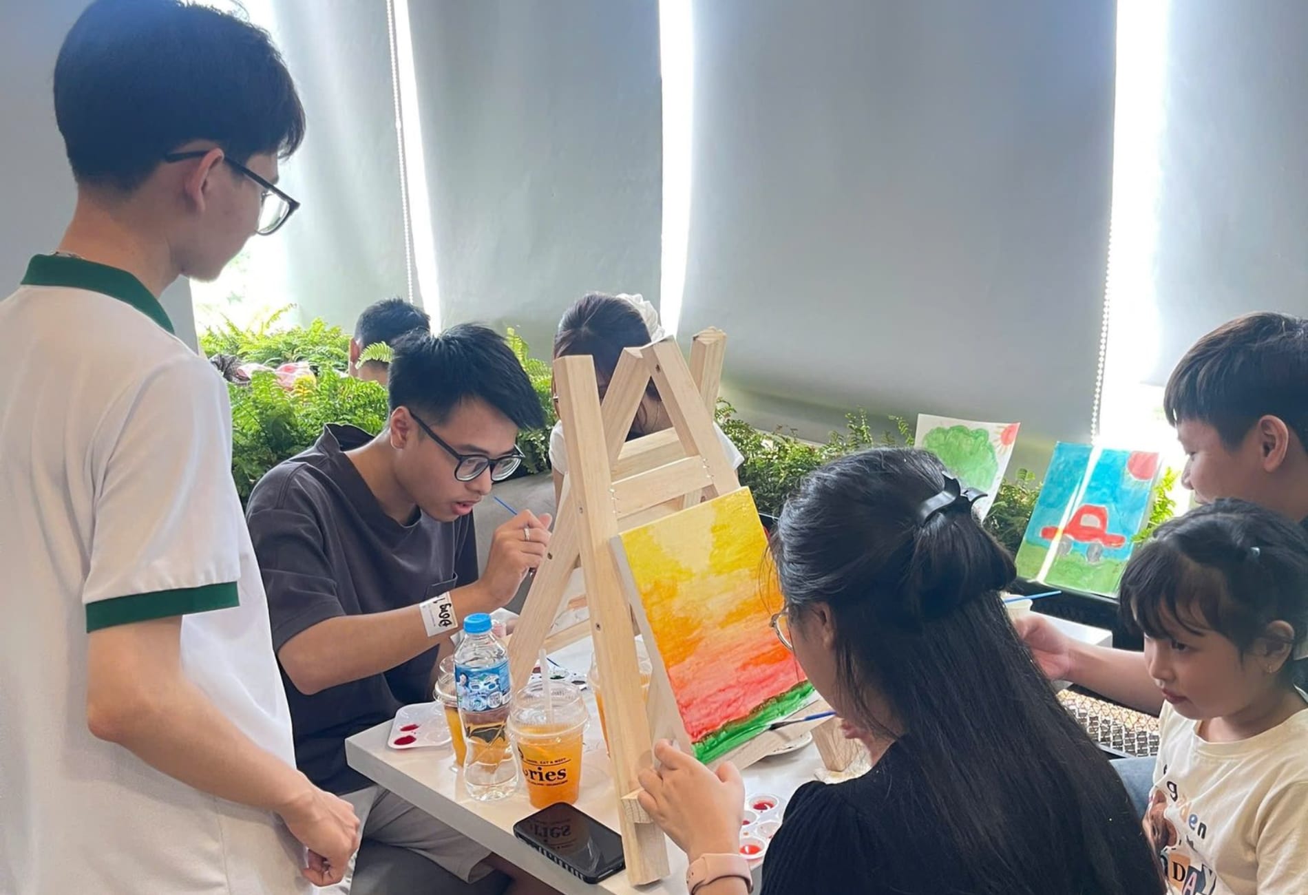 Tại đây, bạn có thể thưởng thức ly cà phê hoặc nước ép chất lượng